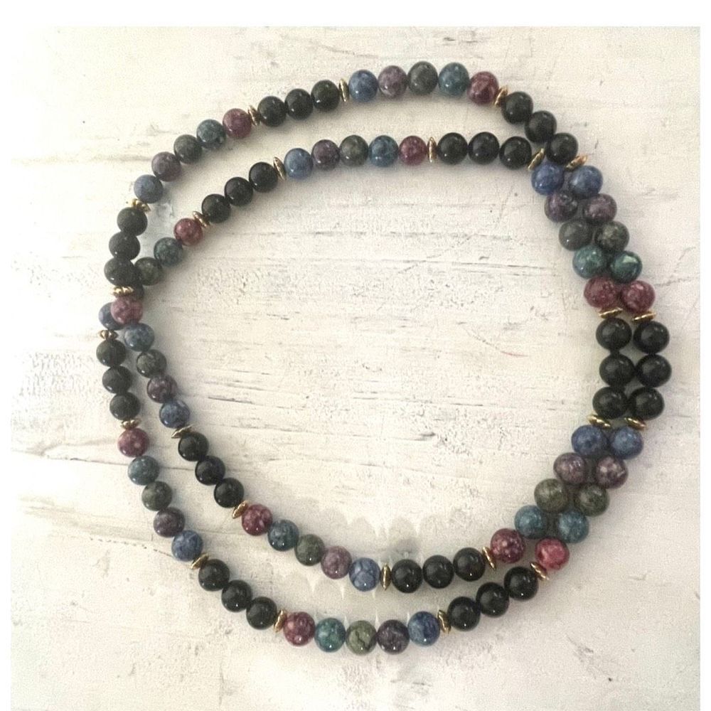 Speckled stone beaded necklace